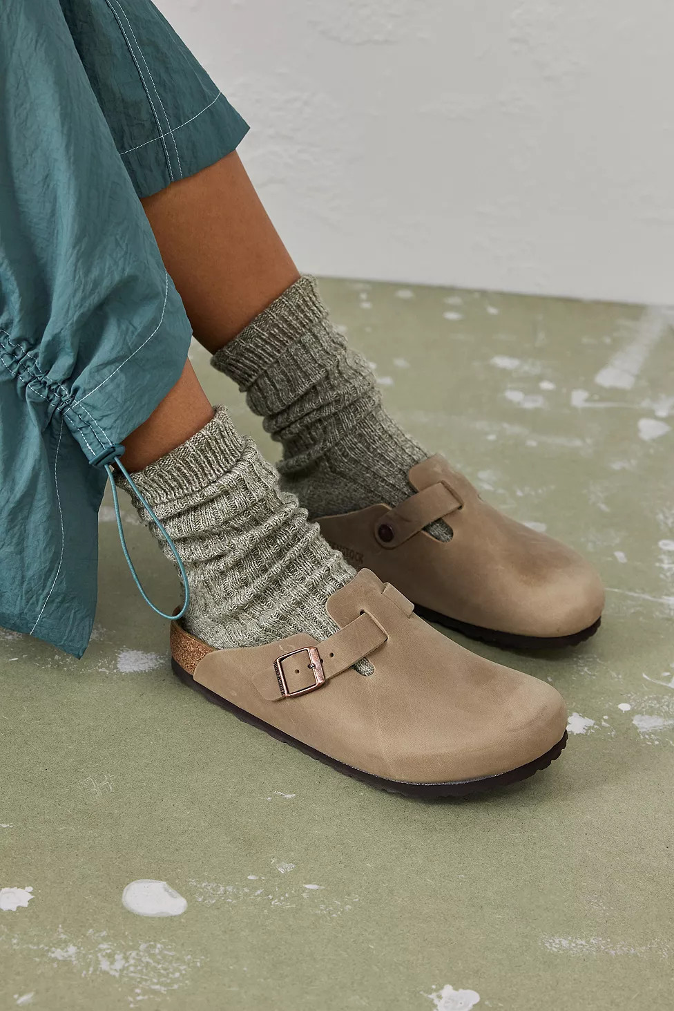 Birkenstock Boston Tobacco Oiled Leather Clogs | Urban Outfitters (EU)