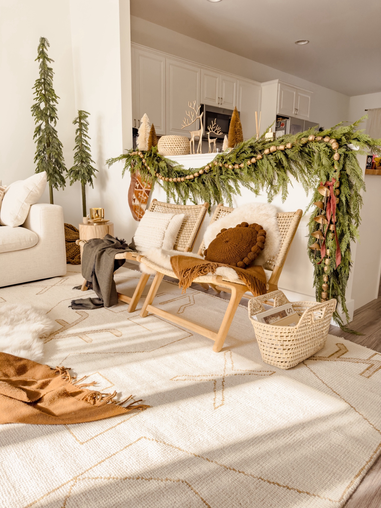 Sunny living room vibes 🎄✨

#LTKHoliday #LTKSeasonal #LTKhome