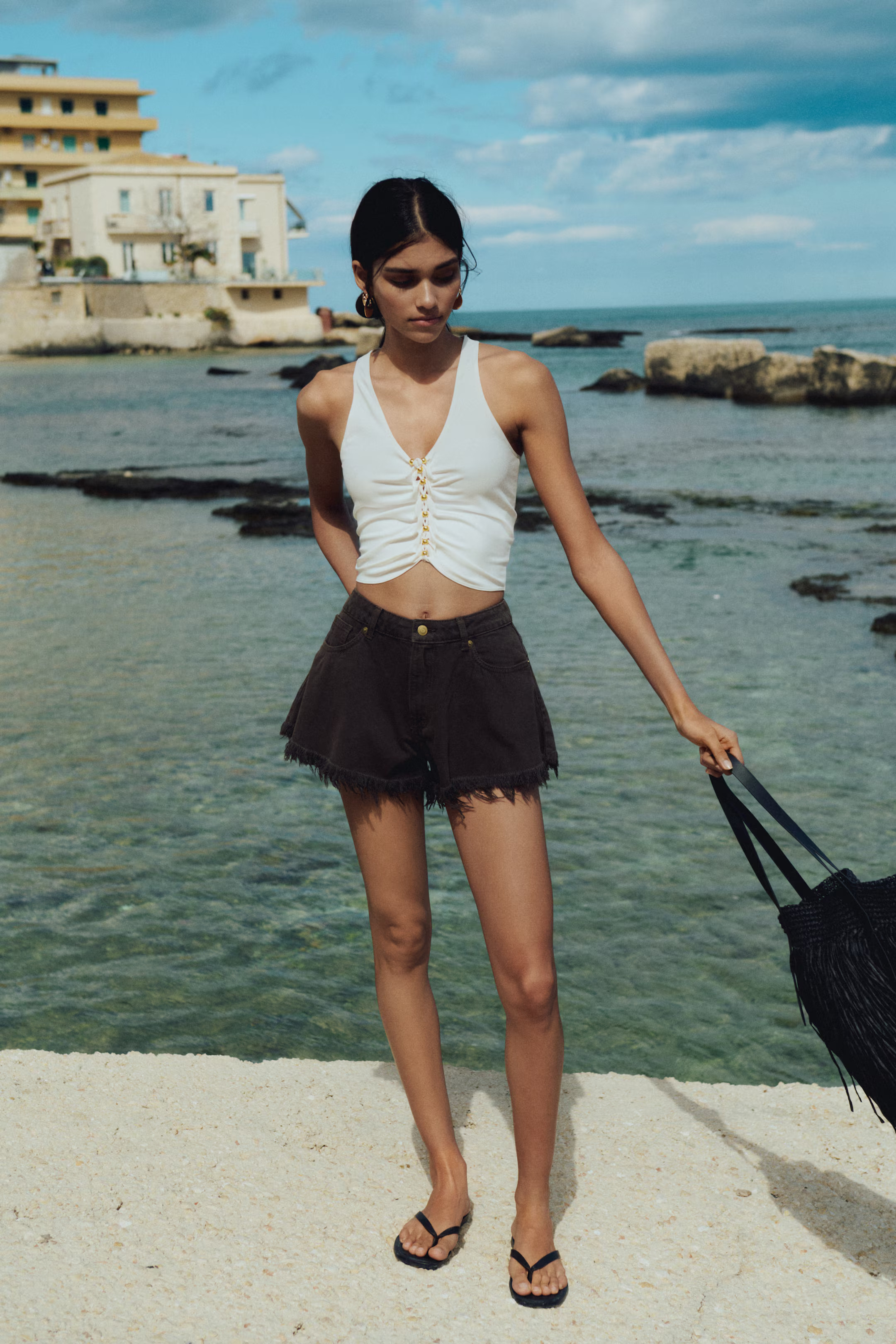 Frayed-edge denim shorts | H&M (UK, MY, IN, SG, PH, TW, HK)