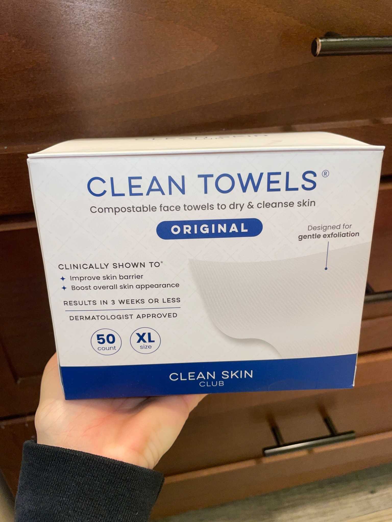 You NEED to be using these clean towels! They are bacteria free, supports skin barrier, dermatologist approved amongst so many other great things! 100% saw an improvement in overall skin health, 93% reported a reduction in skin oiliness, and 87% had a reduction in appearance of redness. Switch to these bacteria, clean towels!! 

#LTKBeauty #LTKFindsUnder50 #LTKselfcare