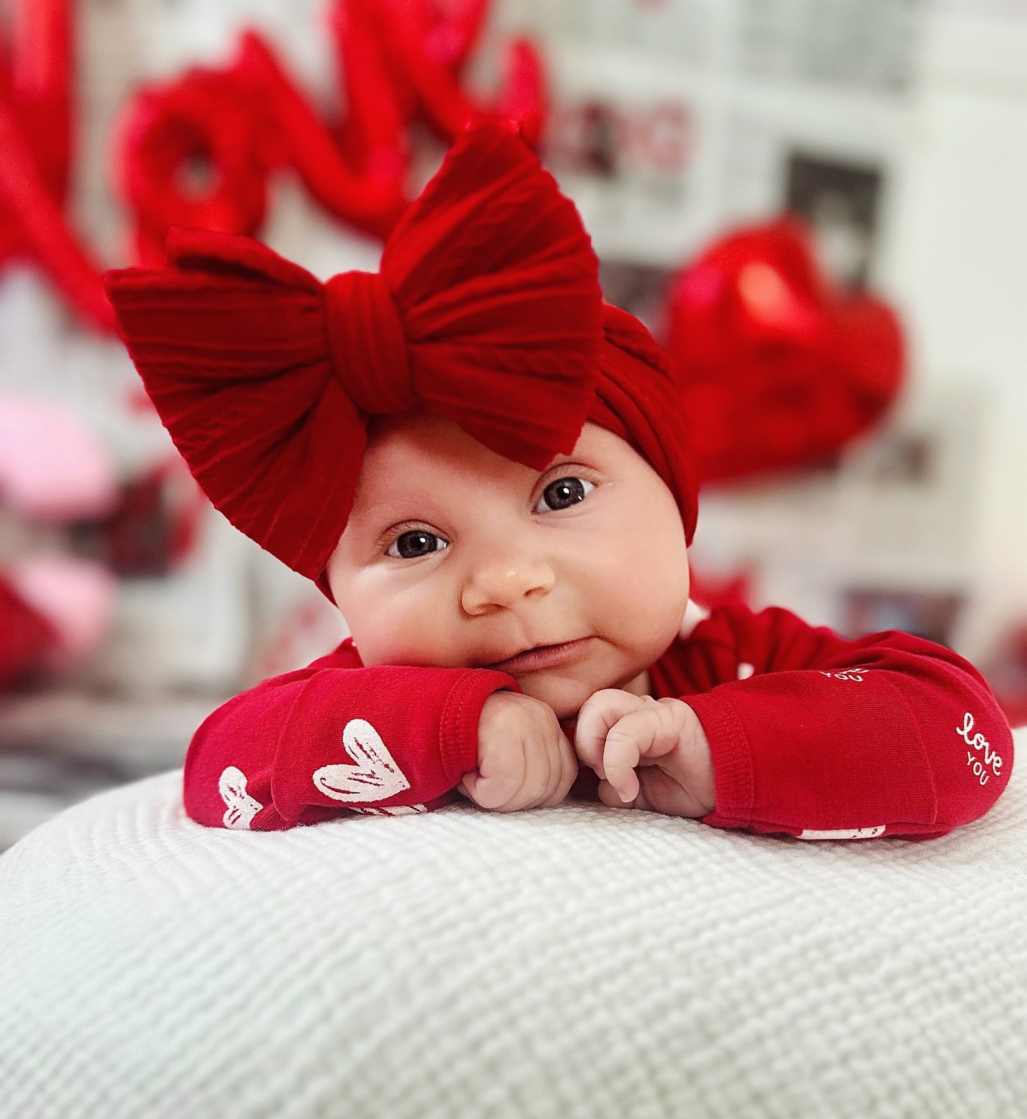 Roses are red, violets are blue…
Nothing in this world compares to loving you 🤍
Our first Valentine’s Day with our sweet girl! 

“I love you always forever” 💕

#valentinesday #valentines #newspaper #babygirl #love @Carters @Target @PaintLab  @amazonfindsandfashion 

#LTKmomlife #LTKValentine #LTKBaby