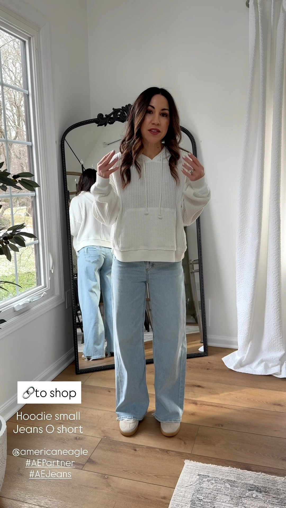 @americaneagle 
#AEPartner 
#AEJeans 
Small hoodie, baggy jeans  0 short

#LTKFindsUnder50 #LTKPetite #LTKSaleAlert