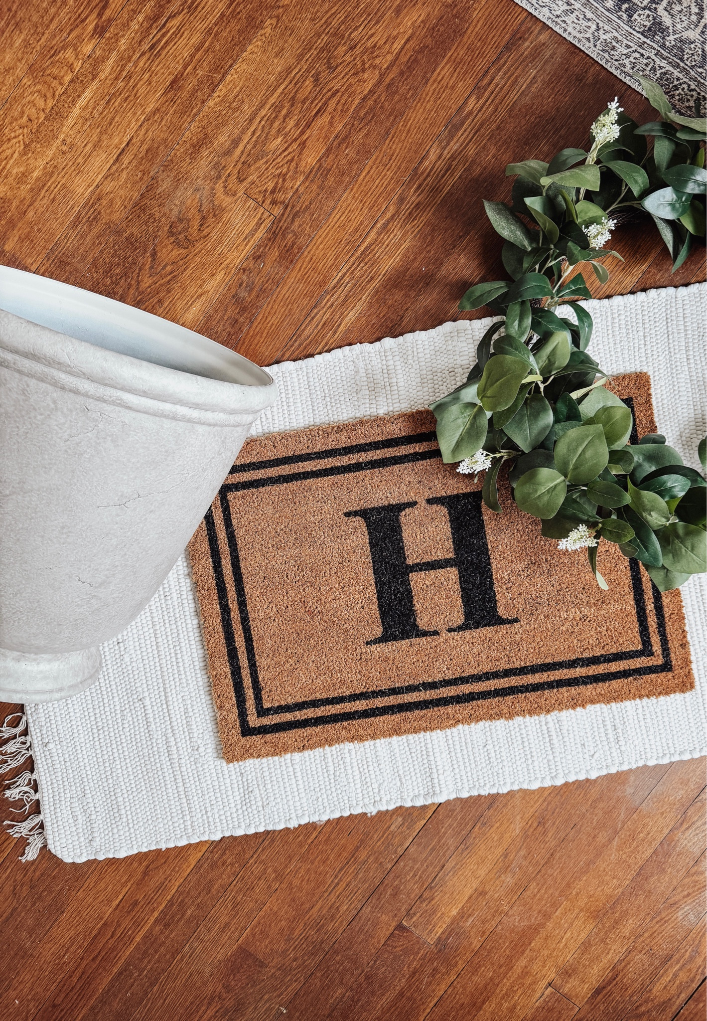 Front porch spring refresh 🚪

#frontporch #frontporchdecor #decoratingonabudget #target #targetfinds #athome #walmart #walmartfinds #planter #doormat #layeredrugs #outdoorrugs #wreath #springwreath #spring #spring2024

#LTKfindsunder50 #LTKhome #LTKSeasonal