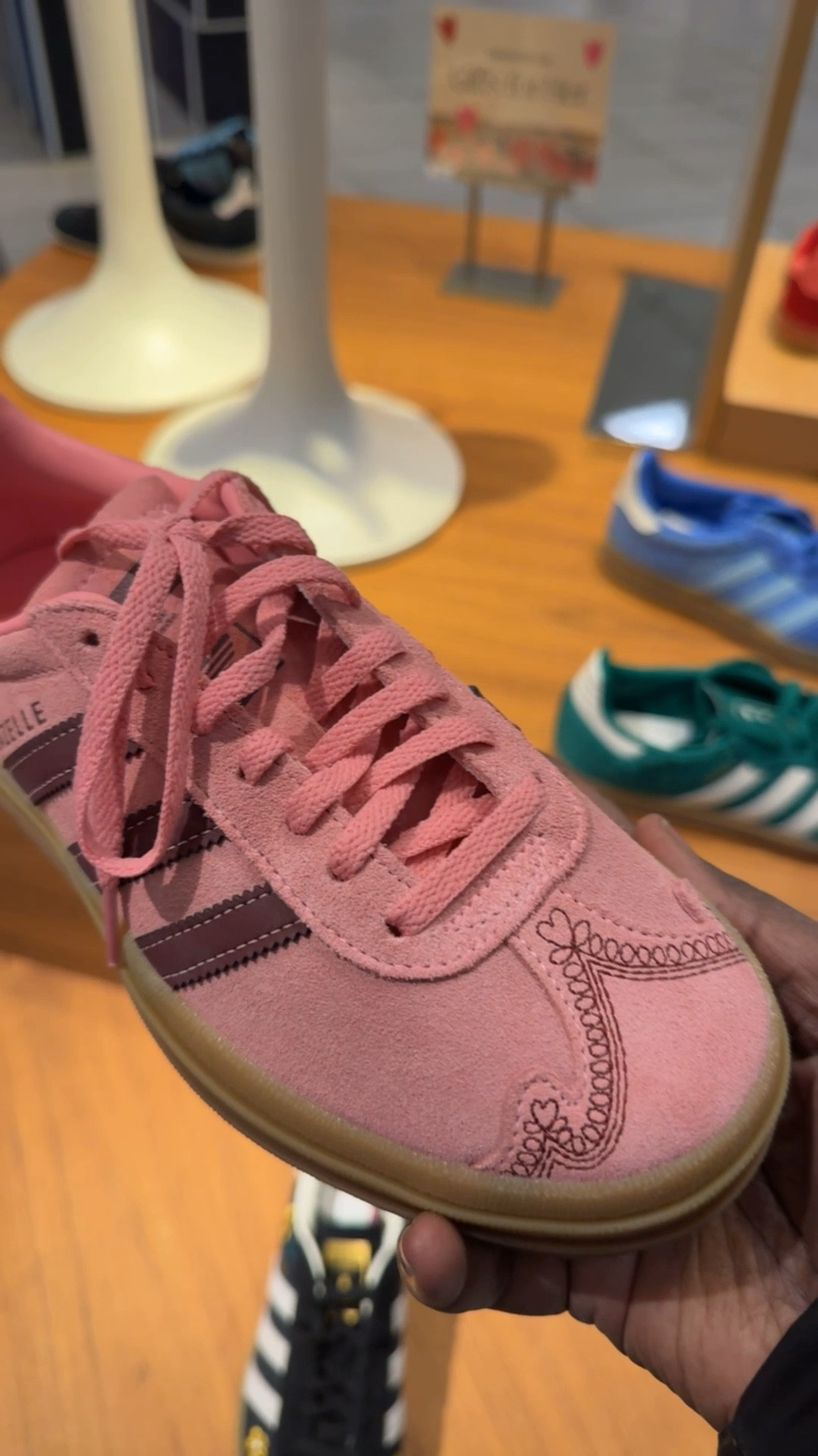 Adorable Adidas Sneakers just in time for Valentine’s Day ❤️❤️



#LTKootd #LTKSeasonal #LTKValentine