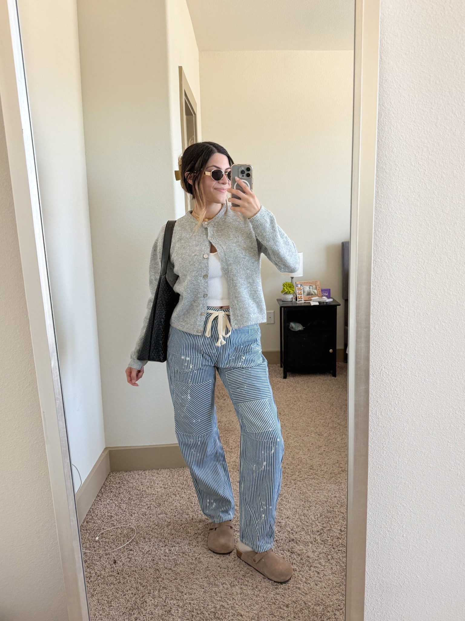 Casual spring ootd 🦋🩶
Size small in jeans & cardigan 


Casual loose denim jeans, barrel jeans, striped barrel jeans, Amazon pants, Amazon clothes, grey cardigan, women’s cardigan, black woven bag, tote bag, black tote bag 
