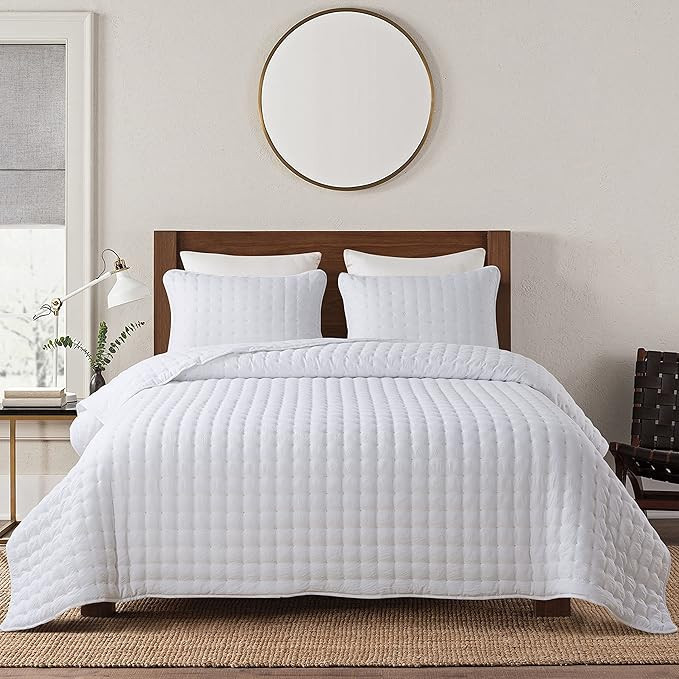 White Queen Size Quilt Bedding Sets with Pillow Shams, Lightweight Soft Bedspread Coverlet, Quilt... | Amazon (US)