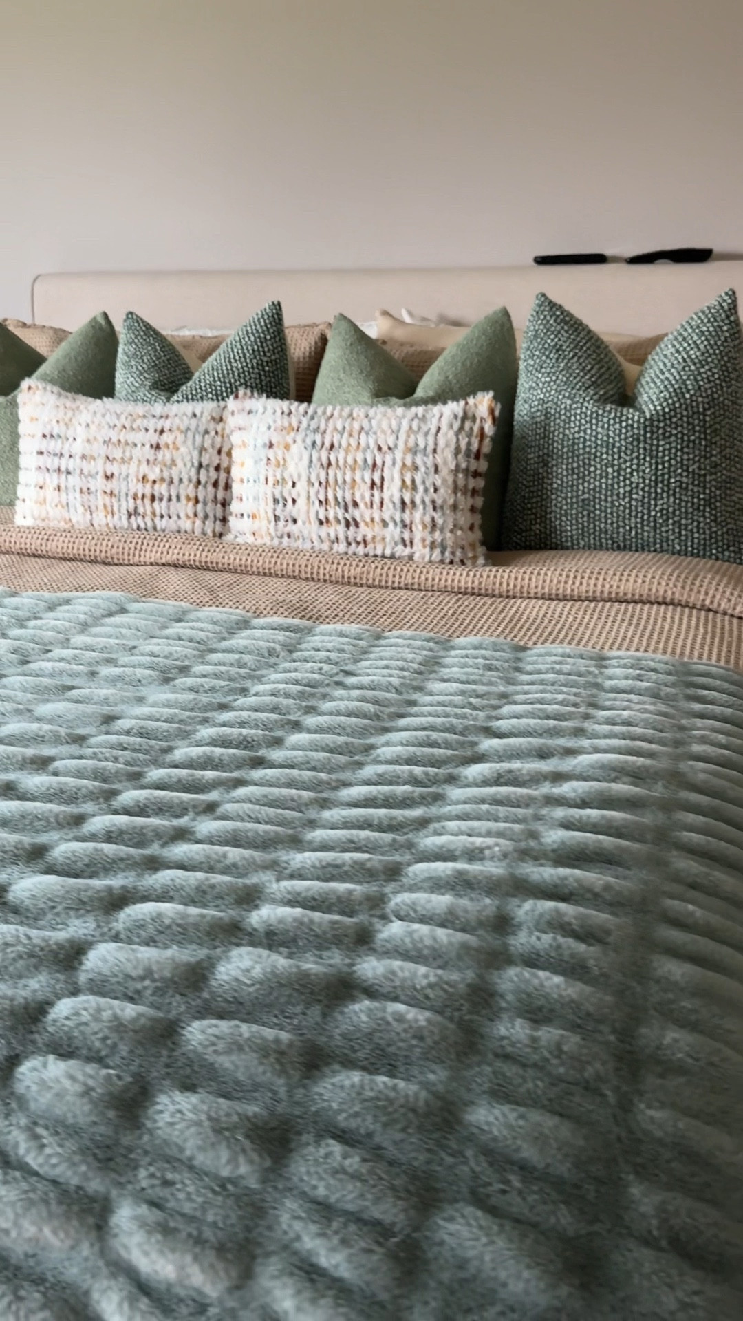 My spring bedding refresh 🌿

I love using duvet covers and pillow covers to change my bedding seasonally. It’s such an easy way to decorate without buying a whole new comforter every time.

My bed is honestly my favorite place in the house to decorate, and I’m obsessed with how this spring setup turned out.

Most of this bedding is from Amazon, and the cozy blanket at the end of the bed is from COMFRT.

Linked everything here.


#LTKHome #LTKSeasonal