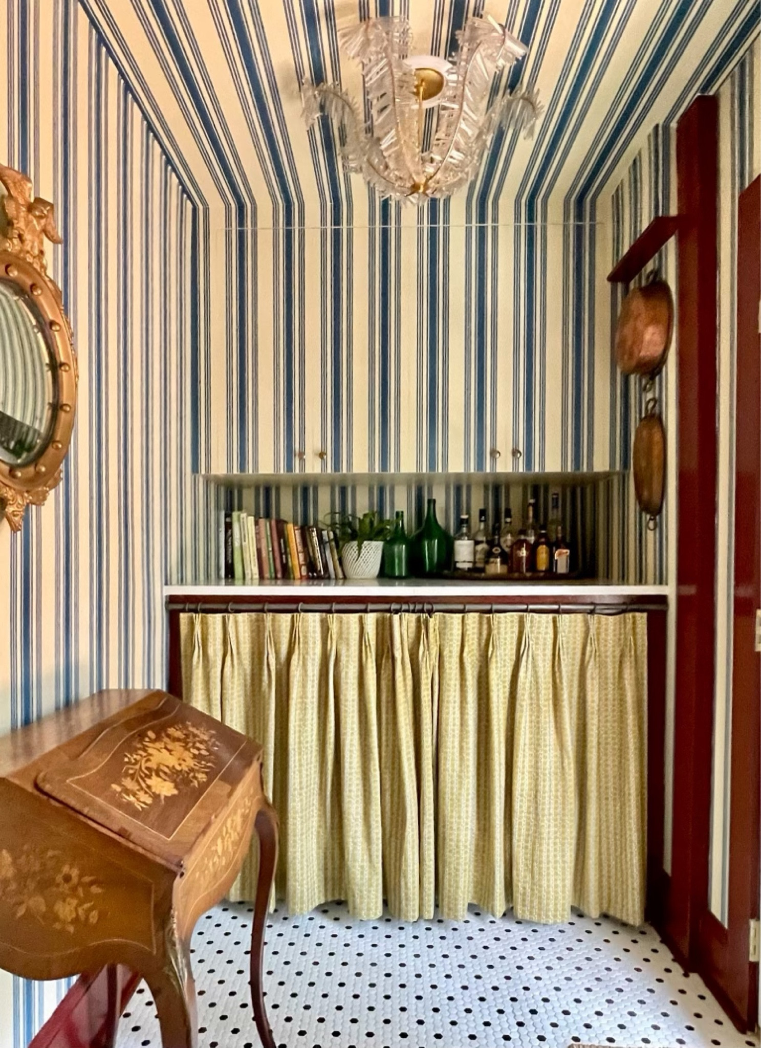 Striped wallpaper finds

#LTKParties #LTKStyleTip #LTKHome