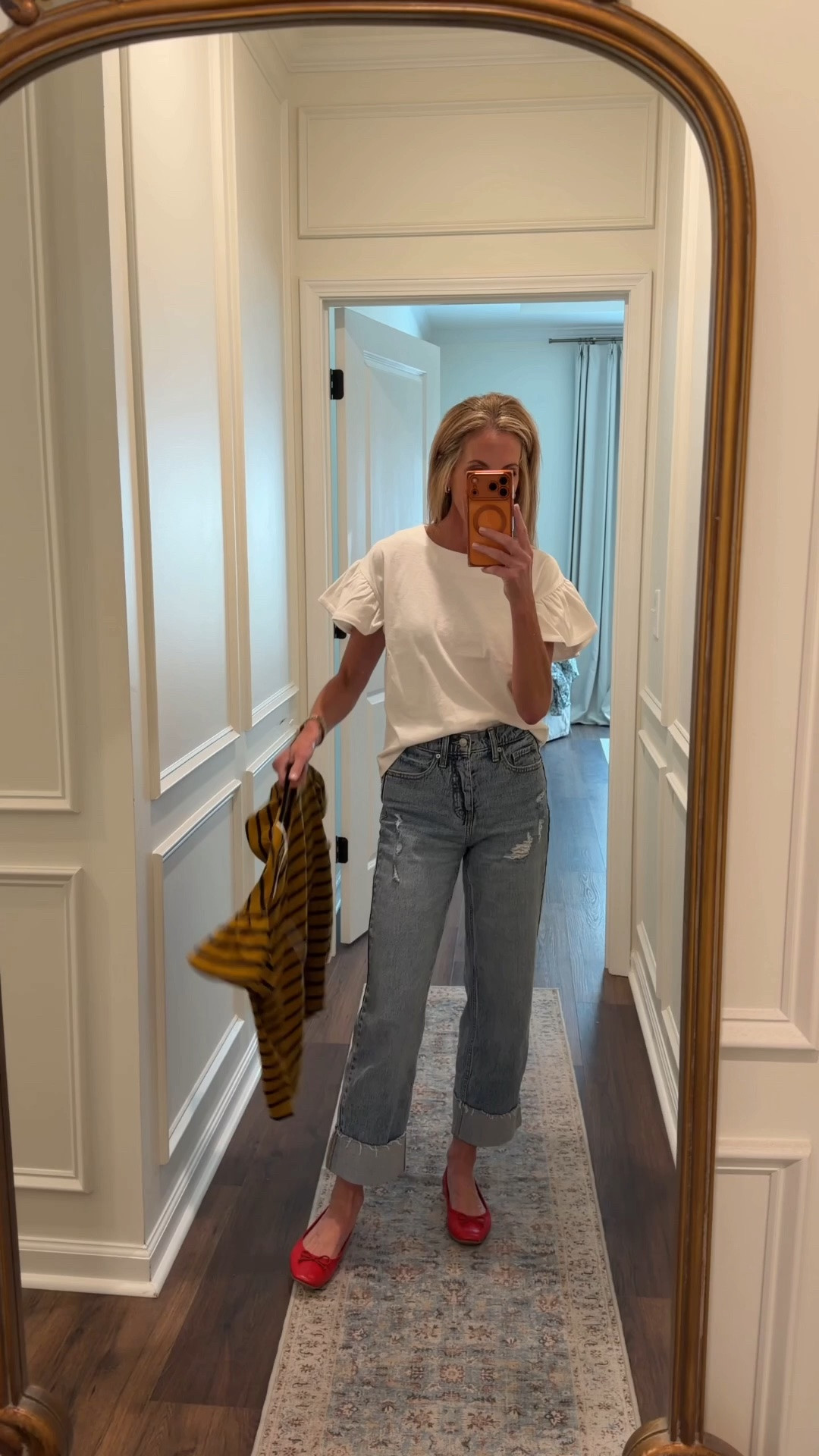 Under $20 Walmart top paired with under $23 Walmart jeans. Wearing a size extra small and top and zero in jeans.