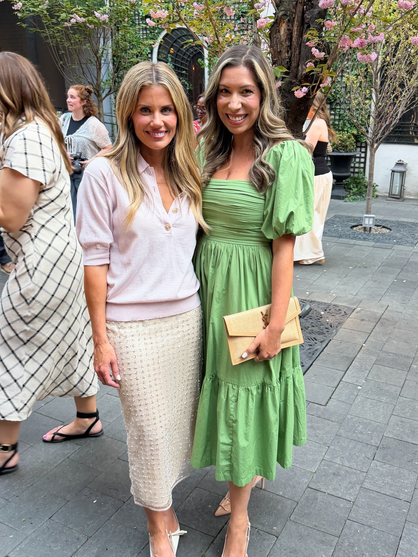 Around the Table cookbook launch 🤍✨

Last night I had the honor of being invited to celebrate the launch of @shea_mcgee newest cookbook “Around the Table” and it truly felt like one of those pinch-me moments.

Getting to meet Shea McGee in person, the creative force behind @studiomcgee and @mcgeeandco, was something I’ve dreamed about for so long. Her work has inspired so much of the way I see and create within my own home, so to be in the same room celebrating such a beautiful milestone… it meant more than I can even put into words. 🌿🌷

The entire night was filled with so much warmth, intention, and inspiration, a true reflection of everything she creates. I already can’t wait to try her latest recipes… especially that pistachio cake I’m still drooling about. 😋

And truly, thank you to each one of YOU! Your support means everything to me, I wouldn’t get to experience and share moments like this without you. Cheers to many more 🥂✨

#studiomcgee #mcgeeandco #aroundthetable 
#homeinspo #interiorinspo