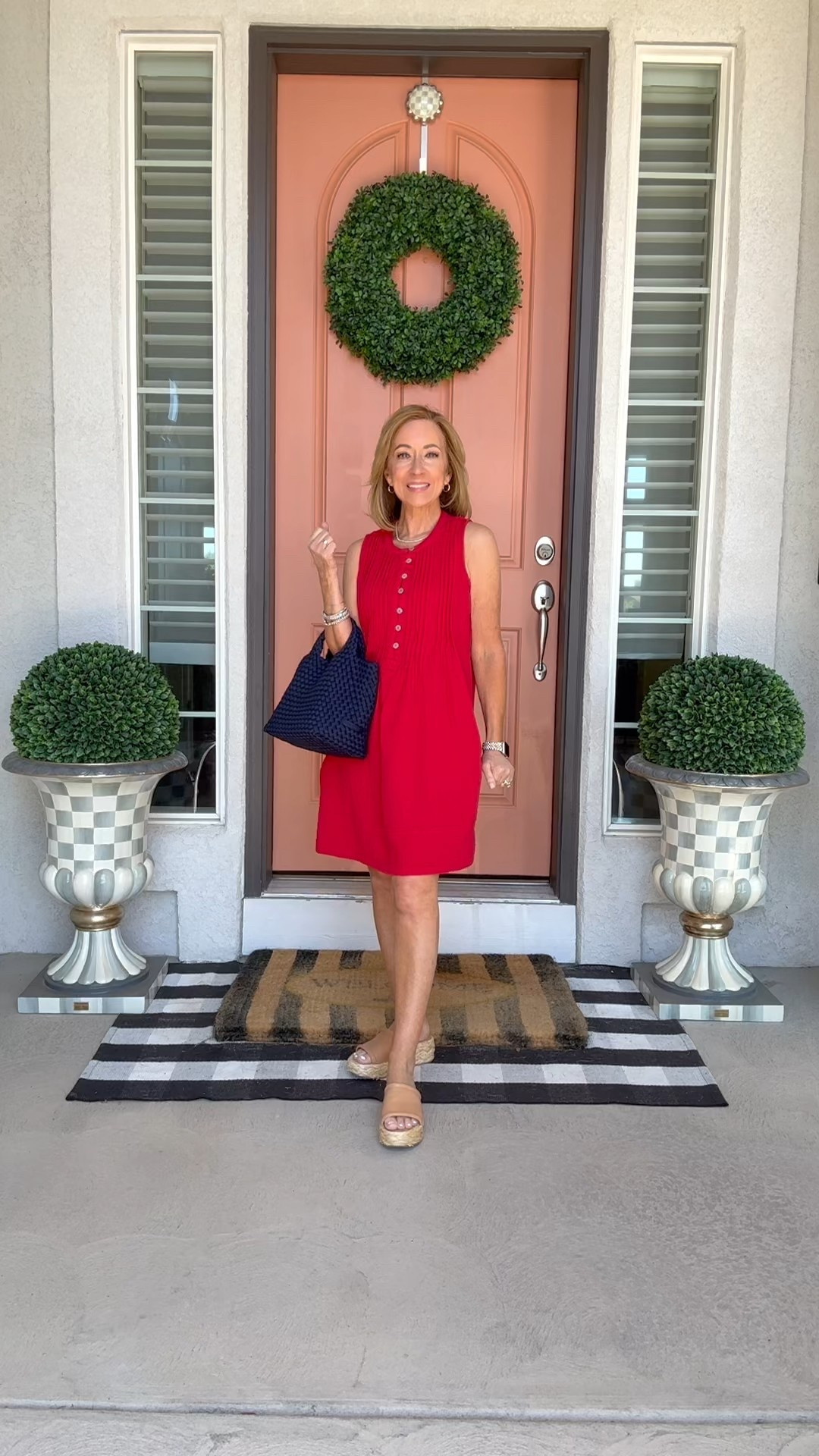 I’m staying cool this summer with my gauze dress! I love that it’s petite friendly, a great length, the arm holes are not too big. It’s just soft and comfortable and breathable. 

I’m wearing an XS.