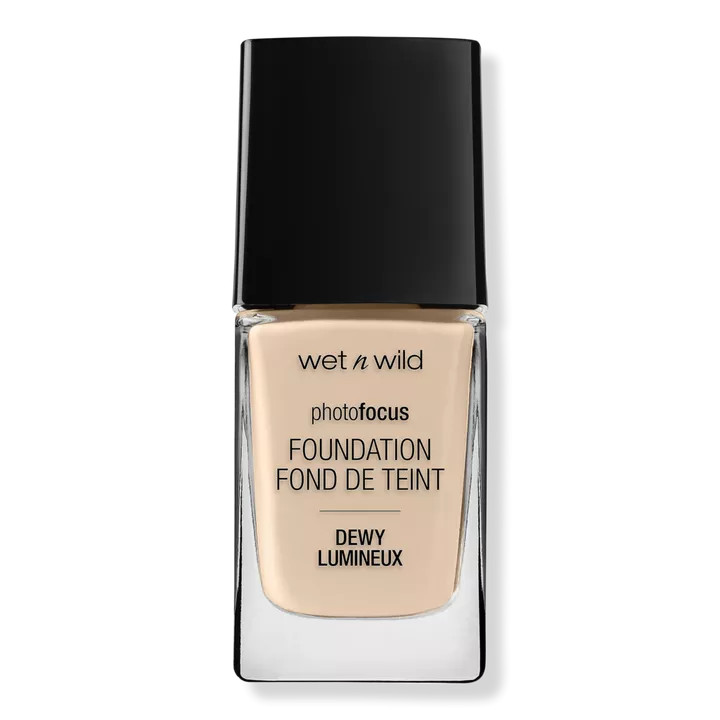 Photo Focus Dewy Foundation | Ulta