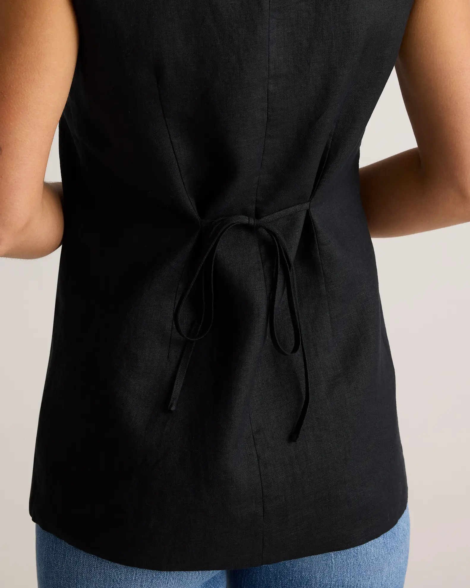 100% European Linen Longline Vest in Black | Quince