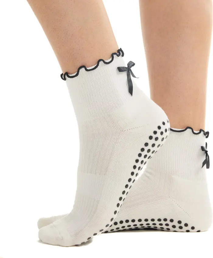 Ruffle Bow Ankle Grip Socks | Nordstrom