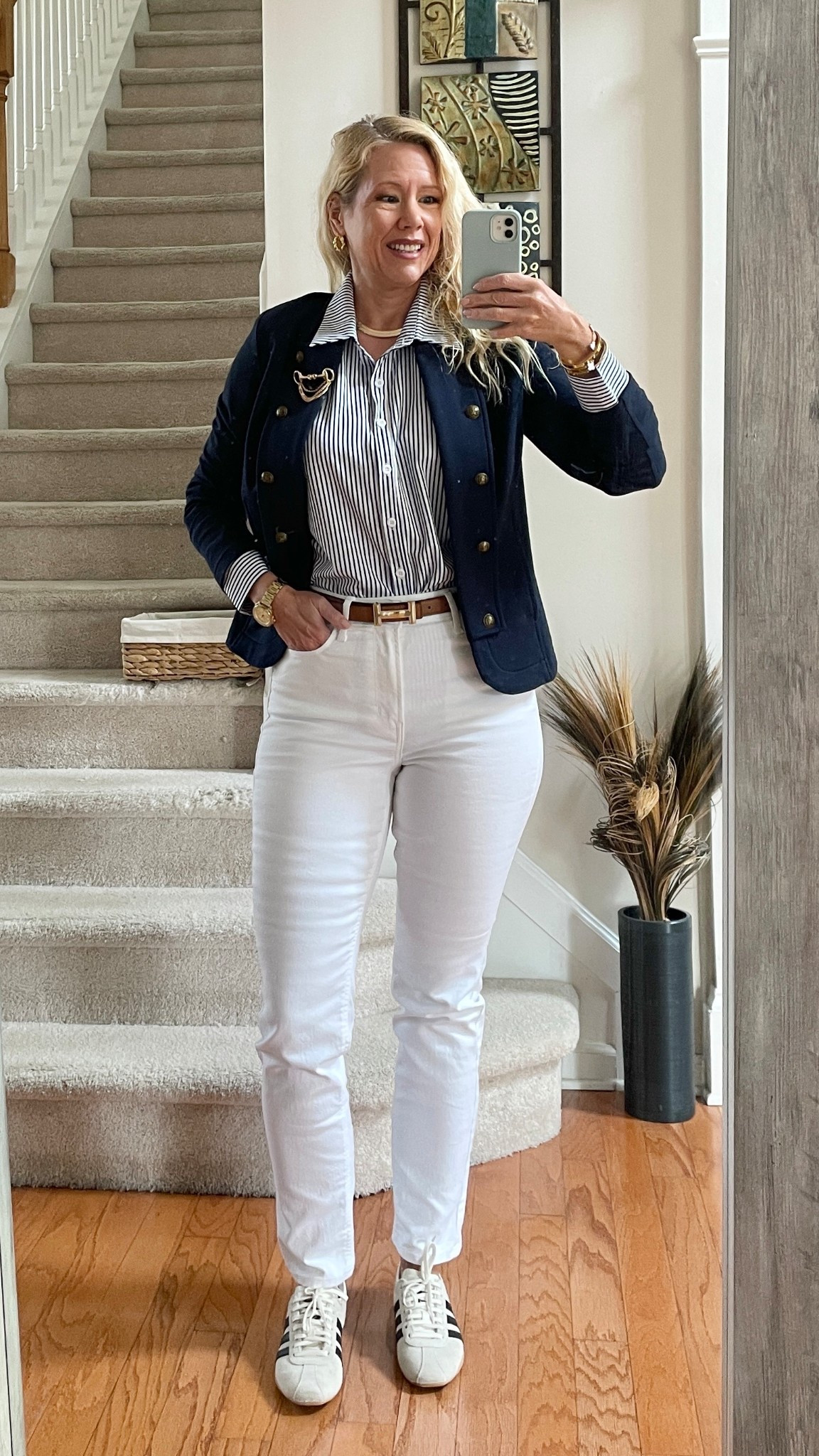 I’m 5’7”, 141 lbs, wearing the jeans in size 8, regular inseam (30”). Jacket: size S.




#LTKOver40 #LTKootd #LTKgrwm