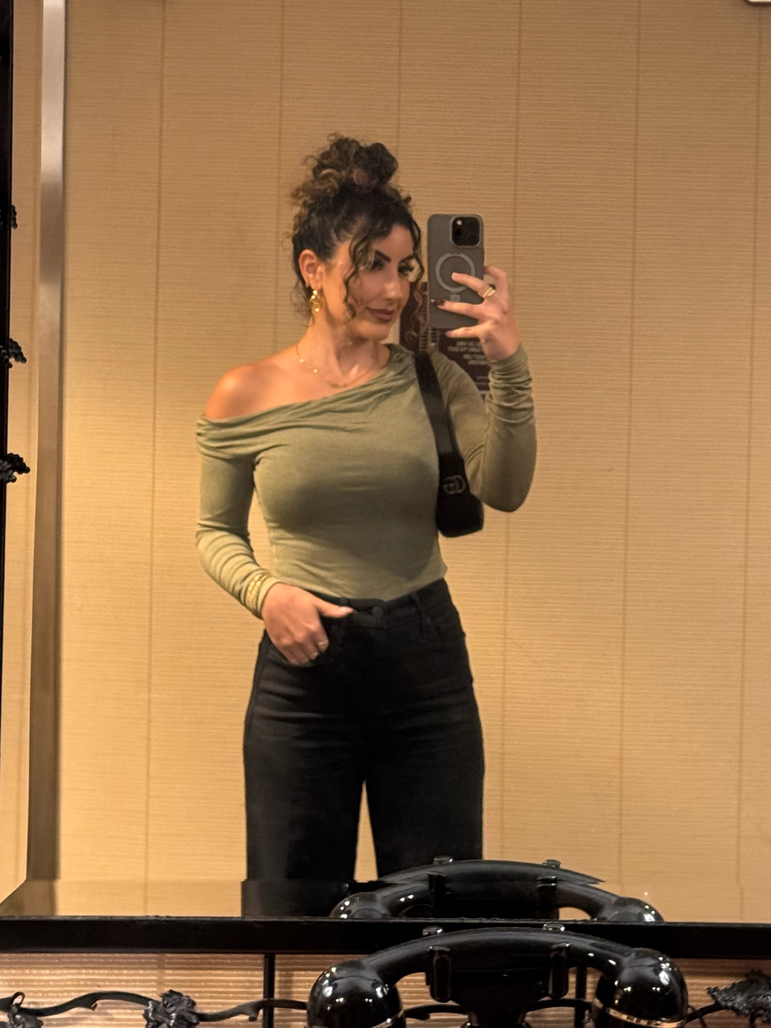 Perfect top for the holidays is now 30% off at AFRM. 

Wearing XS

Off the shoulder top, olive green, AFRM top 

#LTKCyberWeek #LTKHoliday #LTKFindsUnder50