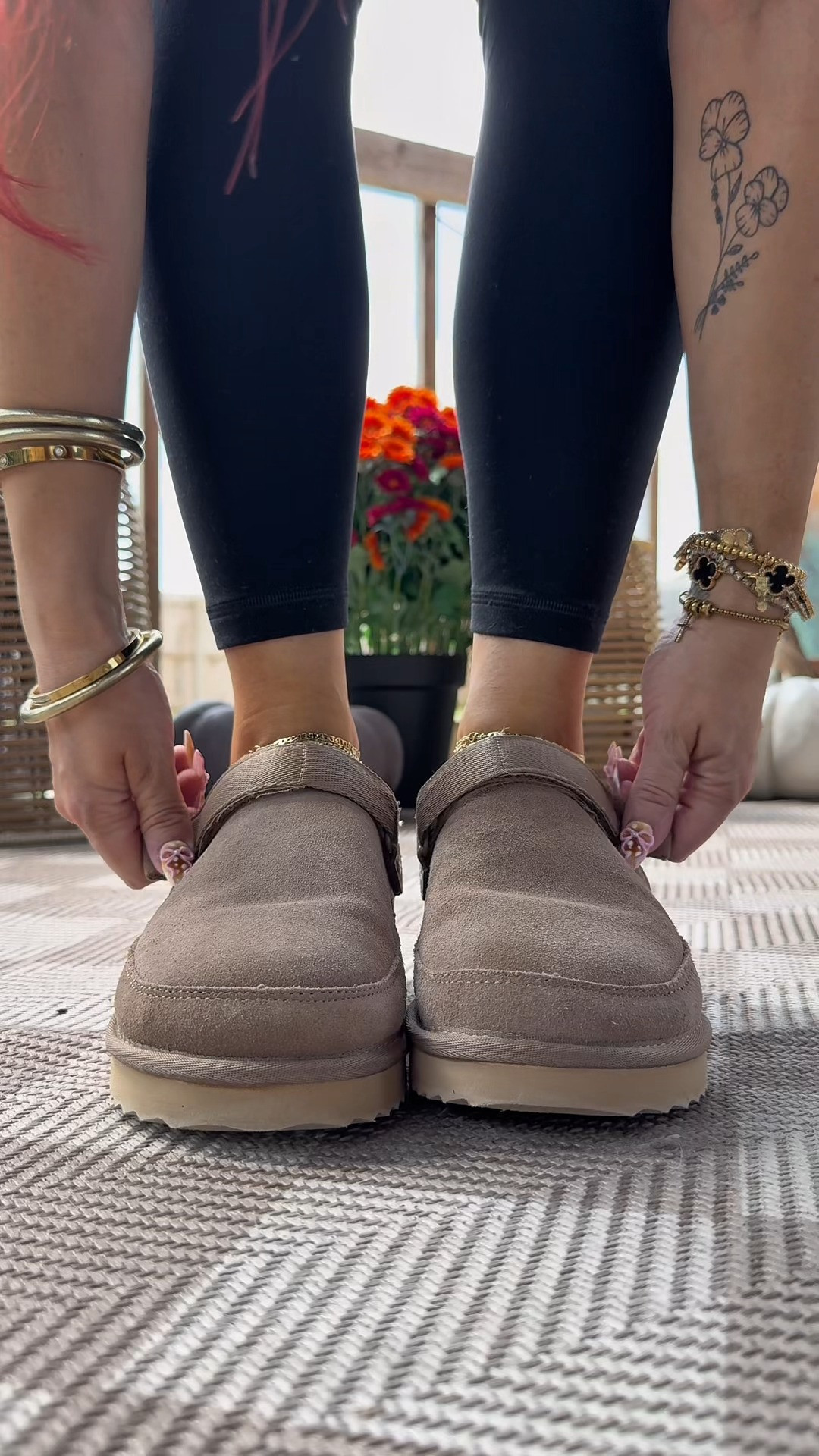 Projevg cloud came through with the clogs for fall 🤎🤌🏼🍂 #projectcloud #projectcloudclogs #womensclogs #suedeclogs #ad 

 #LTKootd #LTKWorkwear #LTKTravel