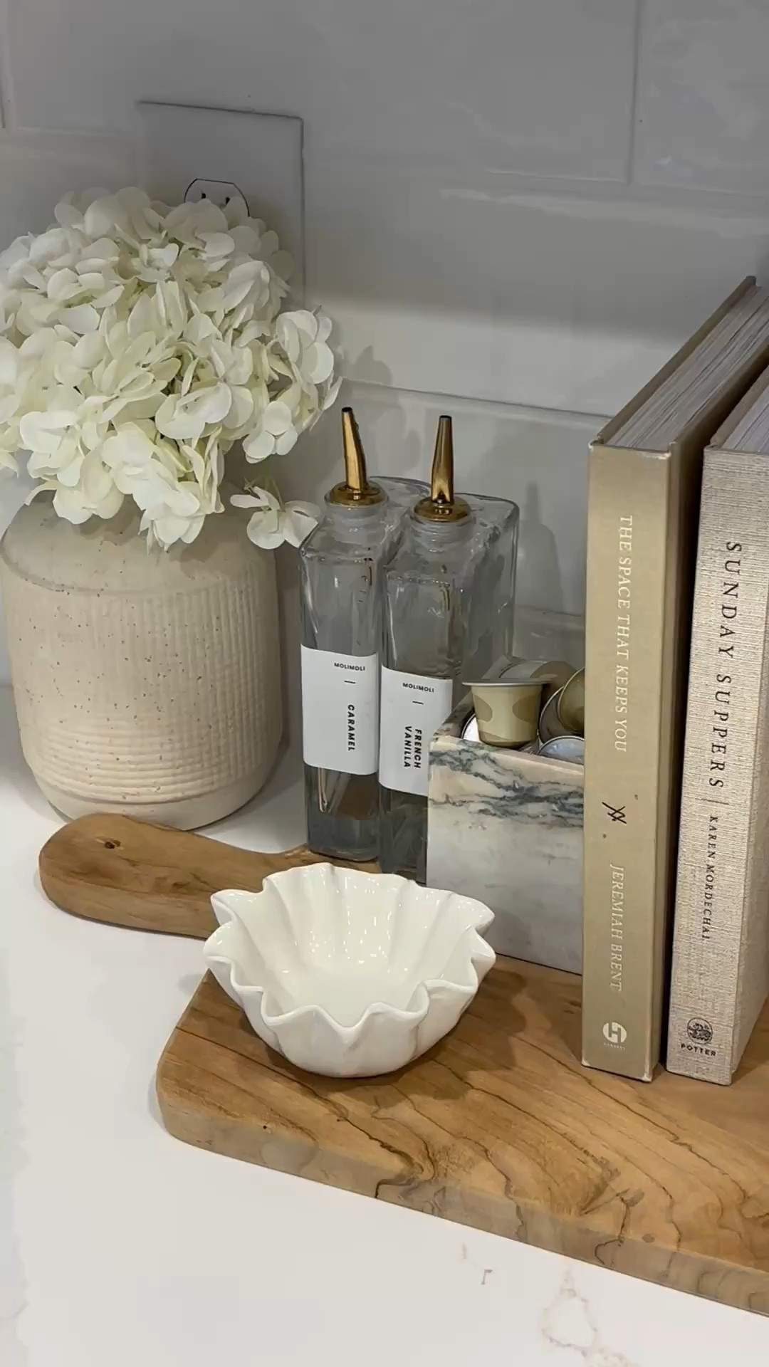 Kitchen coffee are decor set up ☕️ love this little spot and a lot of it is from Amazon! 




Home decor, kitchen, seasonal, minimalism, flowers, vase, lamp, recipe books, sidneymarieduke

#LTKHome