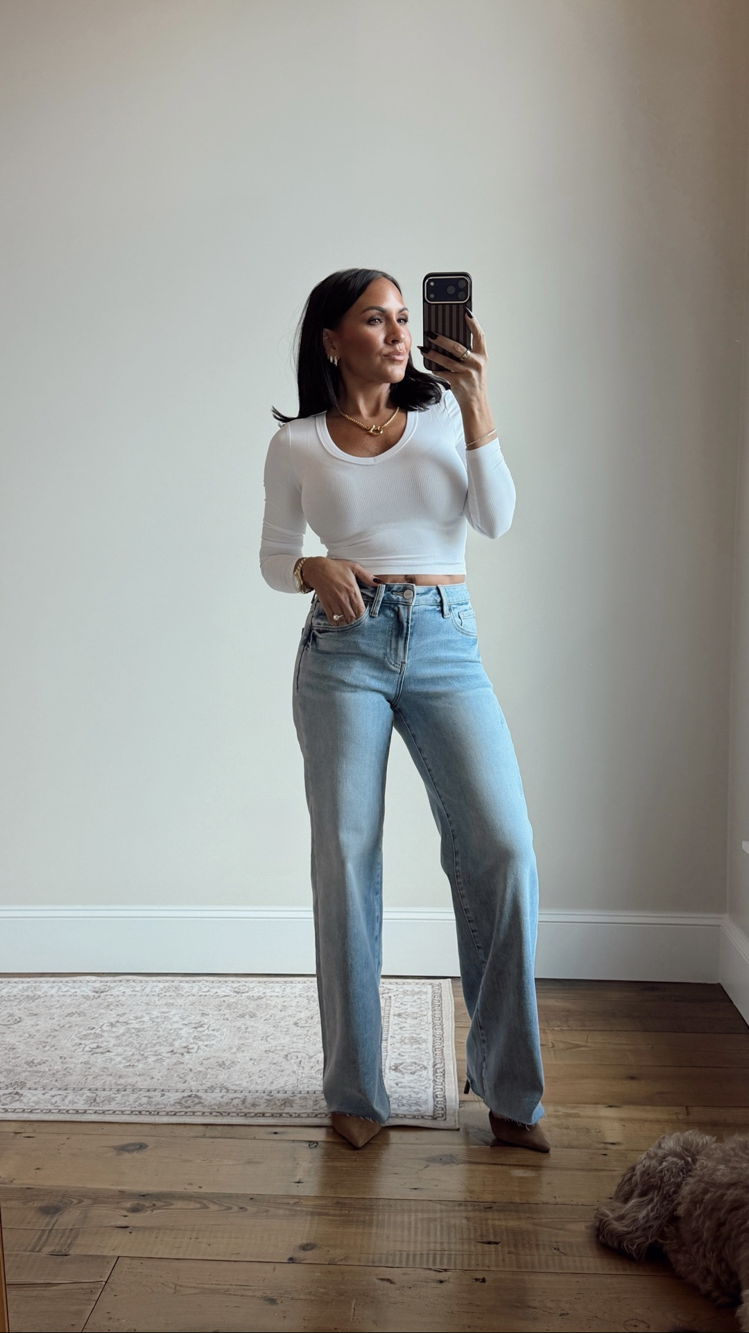Okay these jeans were WAY too good not to share 😂👏🏼 I’ve been on the hunt for denim that actually has some stretch, doesn’t come up to my rib cage, and still gives you that GOOD fit… we found her.

Stretchy without losing their shape ✔️
Flattering straight leg ✔️
Petite-friendly ✔️
Under $60 ✔️
And the booty situation?! 🍑👏🏼 10/10.

I have a feeling you’re going to be seeing me in these A LOT.