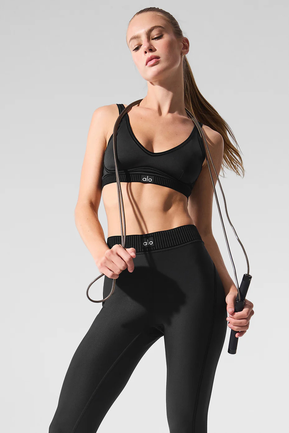 ALO | Airlift Line Up Bra in Black, Size: Medium | Alo Yoga (US)