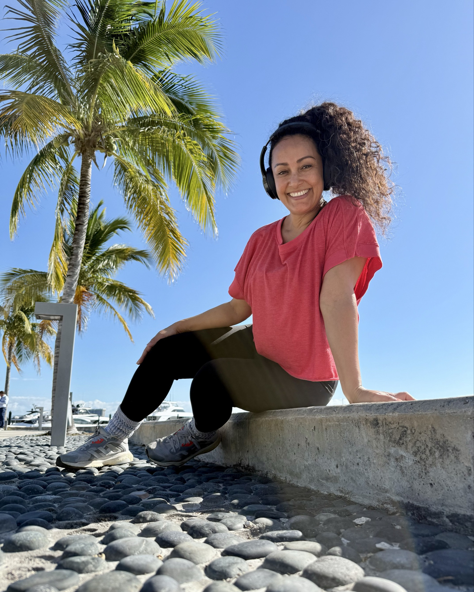 Si! Tengo esa blusa en varios colores porque me tapa la pancita cuando hago ejercicio 🤷🏽‍♀️ LA AMO!!!!!! 
Y mi bici la uso todos los días para ir al gimnasio, uno de mis momentos favoritos del dia !

#LTKootd #LTKOver40 #LTKmomlife