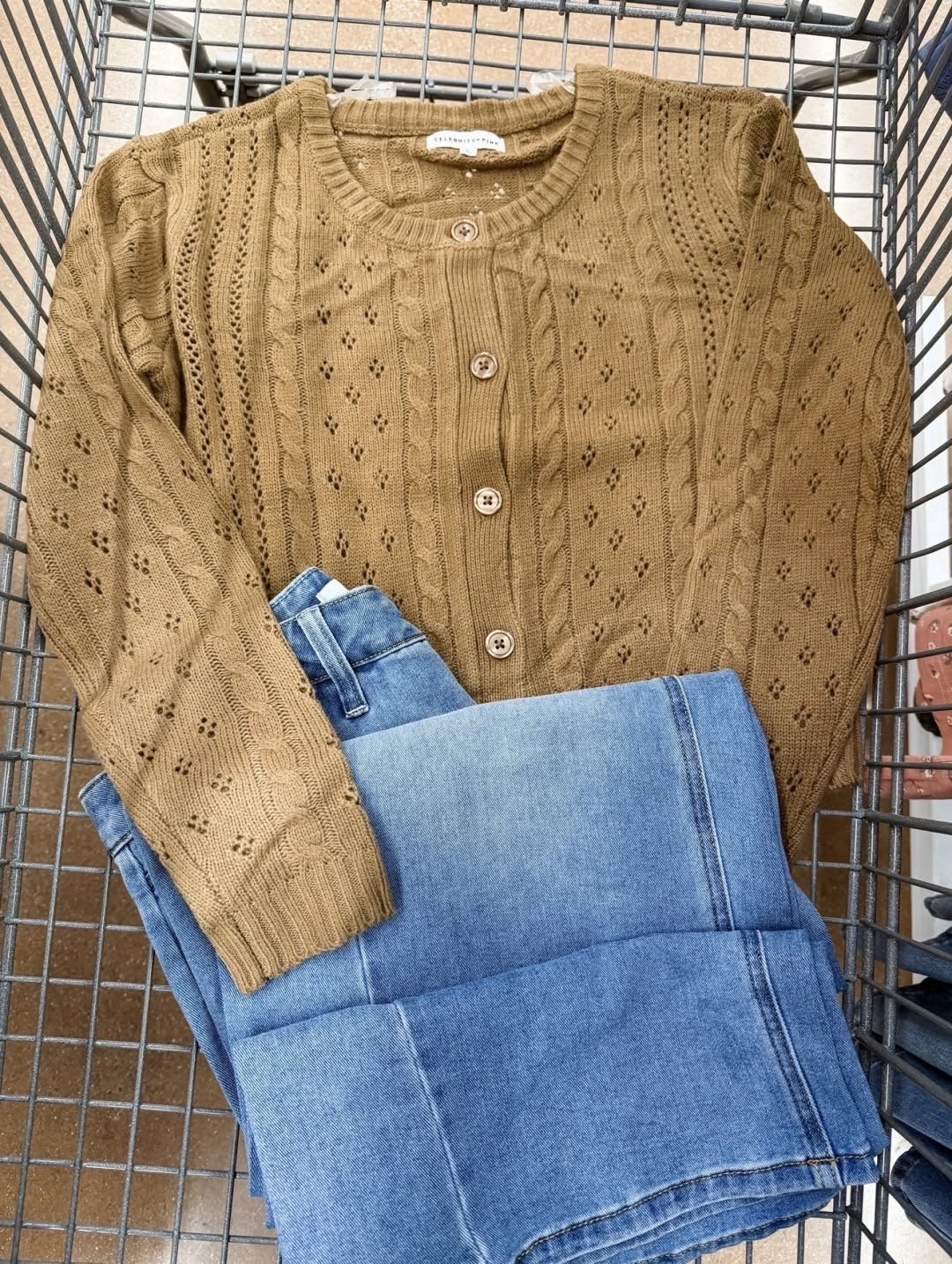 Two great fall pieces— and at an affordable price!!🤎 Cardigan also available in a pretty burgundy shade.