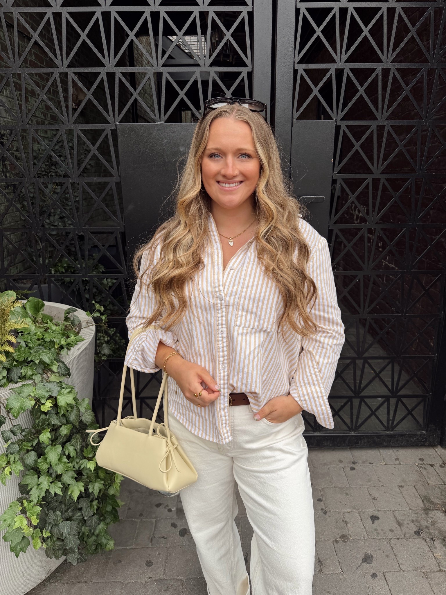 Spring outfit ☀️ white jeans, striped button down & a butter yellow 🧈 bag! 

#LTKPetite