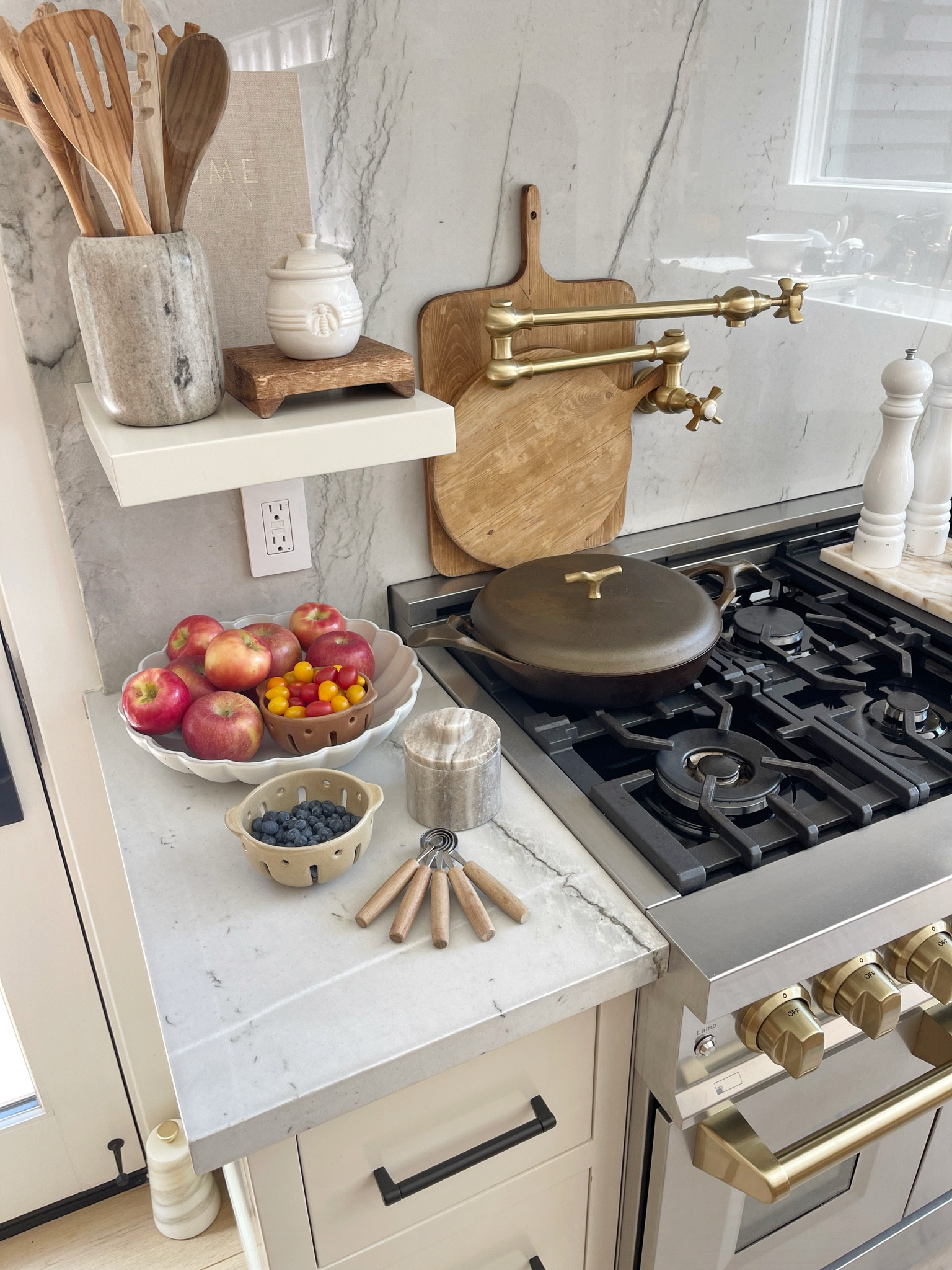 HOME \ kitchen favorites: bowls, berry baskets, wood utensils, board and more!

Cooking
Decor
Target 
Amazon 

#LTKFindsUnder50 #LTKHome