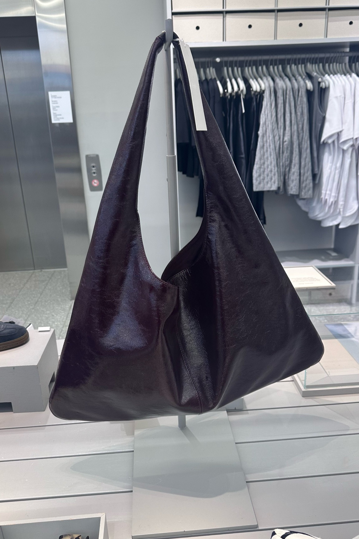 Shiny leather bag

#LTKnederlands #LTKbag #LTKsummer