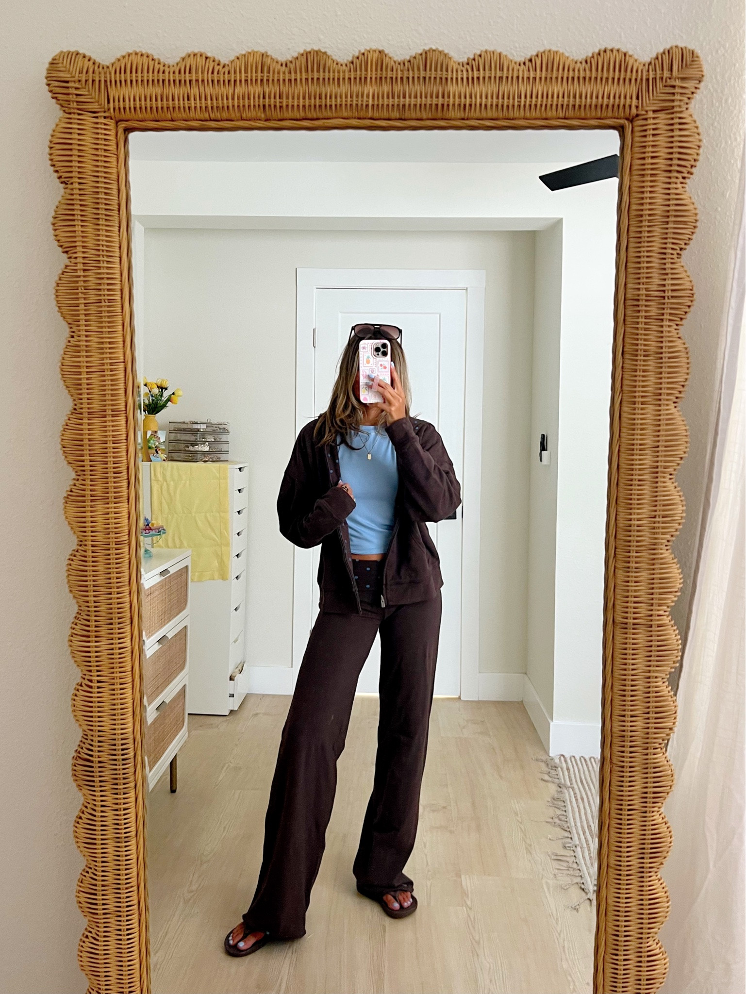fall outfit ideas from the @hollister sale 🍁👖 code HCOMCKENZIE for an extra 20% off your purchase (codes stack)

wearing an XS in sweaters and tops and 00 regular in jeans

#LTKootd