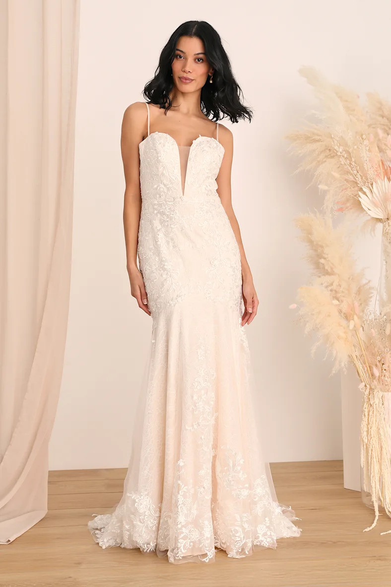 True Fantasy Ivory Lace-Up Embroidered Lace Mermaid Maxi Dress | Lulus (US)