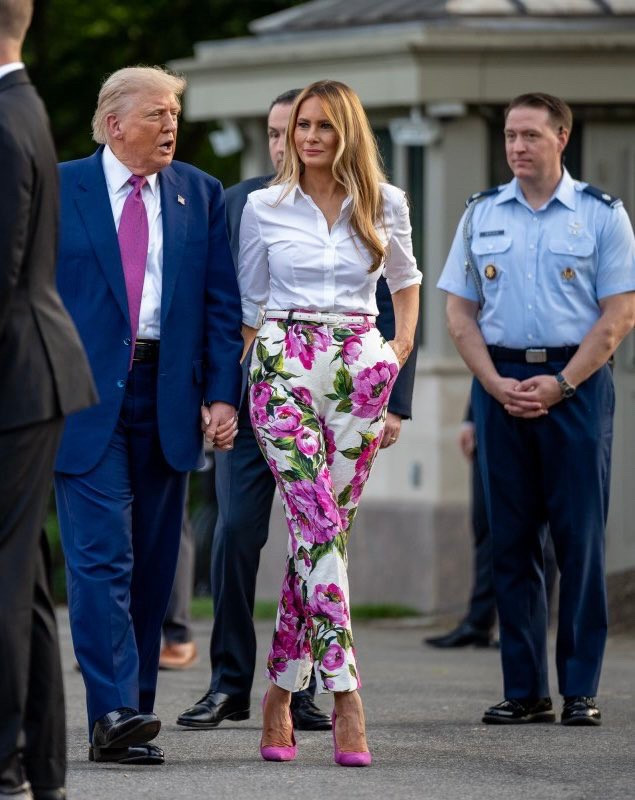 Melania Trump's floral printed tapered straight leg pants white Poplin button in front shirt 

#LTKStyleTip