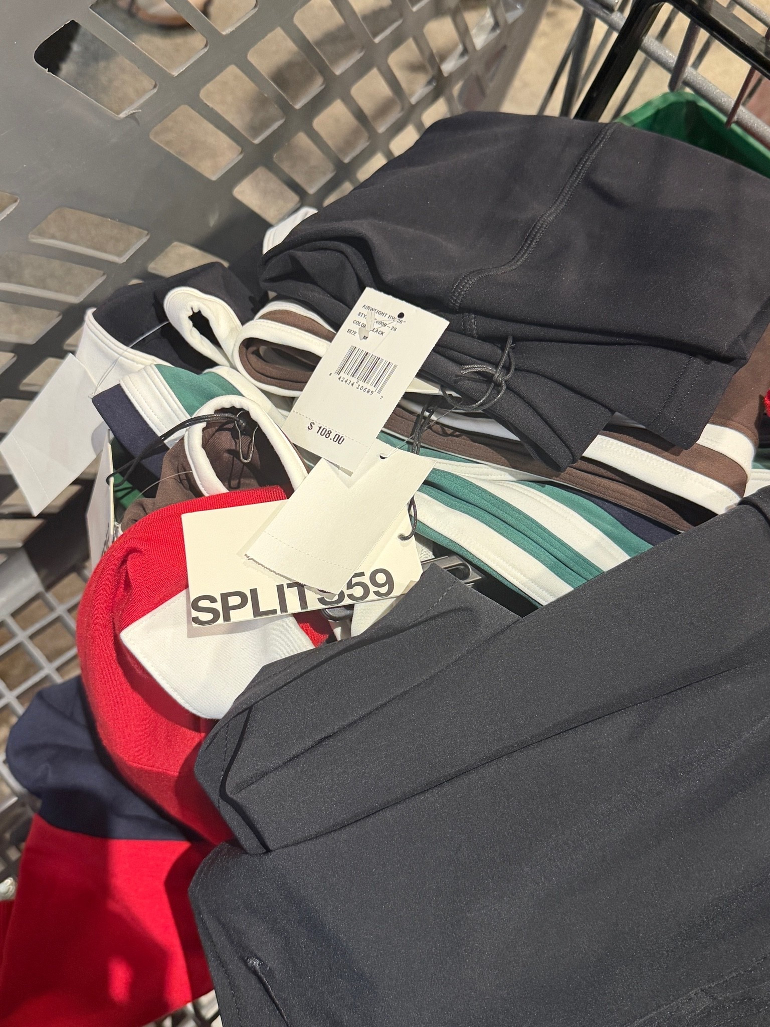 Splits59 Haul! 

Tops: Small 
Leggings: Medium 
Long sleeve: Large

#LTKgrwm #LTKfitnessgoals #LTKdayinmylife