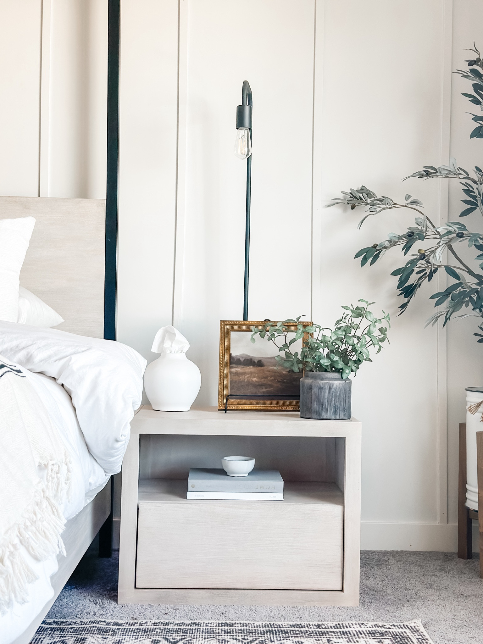 Transitional bedroom decor 

Pottery barn
Canopy bed 
Nightstand 
Home decor 



#LTKHome #LTKSeasonal #LTKFindsUnder50