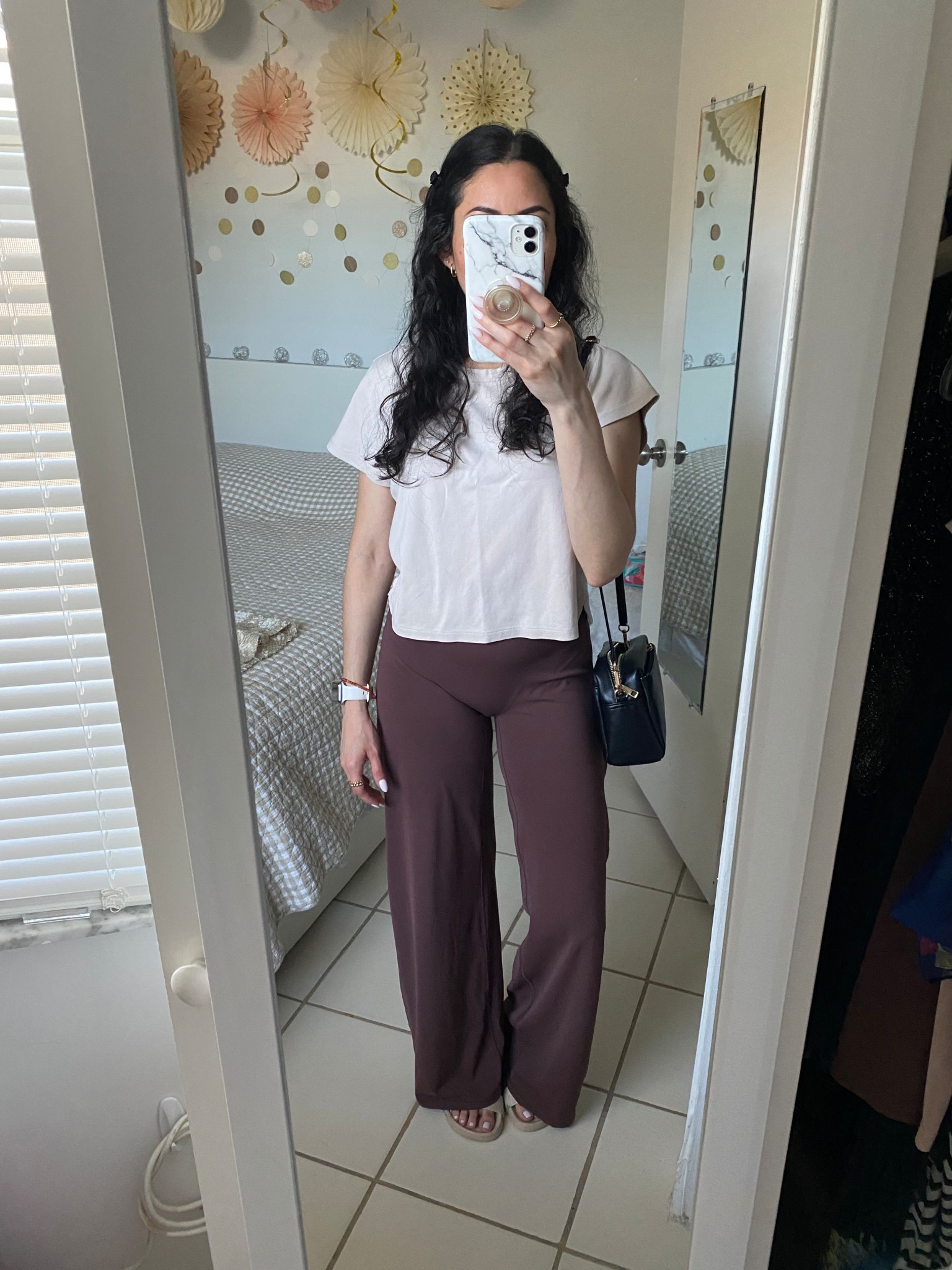 Super comfy outfit to run errands. Pants: xs 

Workout leggings, yoga pants 