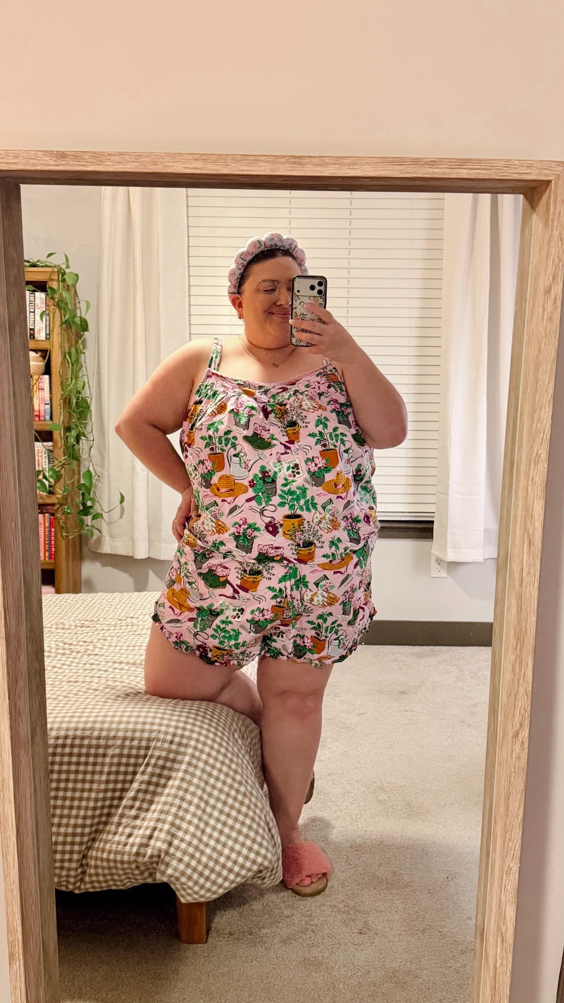how cutie are these lil gardening pjs🥹🪏🫜🪴👩🏼‍🌾 wearing a 3x!

#LTKPlusSize #LTKMidsize #LTKootd