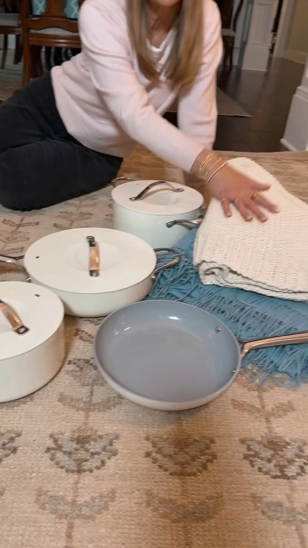 Quince doesn’t just do $50 cashmere sweaters… they’re officially doing home now too 🤍✨
This rug is such a good example of why I’m obsessed. The Mabel rug features a delicate floral motif that brings a refined, quietly modern touch to any space. Hand-knotted from 100% wool in soft, tonal hues, it’s the kind of piece that feels both elevated and timeless—true artisanal craftsmanship that instantly warms a room.
Affordable luxury for your closet and your home? Yes please.
@onequince
#quincepartner @Shop.LTK #liketkit

#LTKootd #LTKdayinmylife #LTKHome