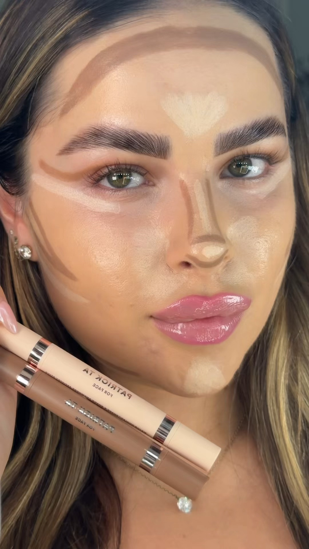 OBSESSED with these @Patrick Ta Beauty 🤎 wearing shades: silhouette + spotlight #contouring #contourtutorial #makeuptutorial #makeuphacks #patricktabeauty