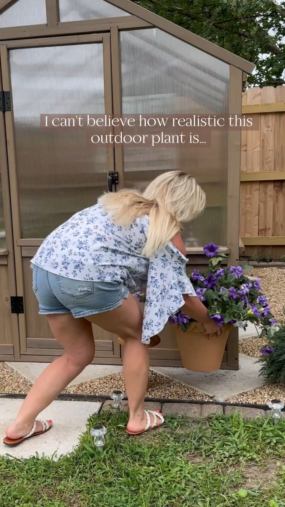 These outdoor faux plants are beautiful! I need to snag the other colors as well! #diyhome #outdoordecor 