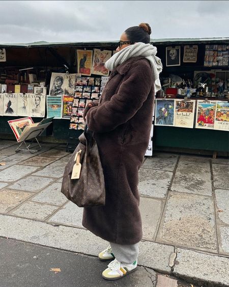 Le bon manteau pour ces températures glaciales ❄️

long manteau en fourrure marron, long manteau, écharpe en coton gris

#LTKSeasonal