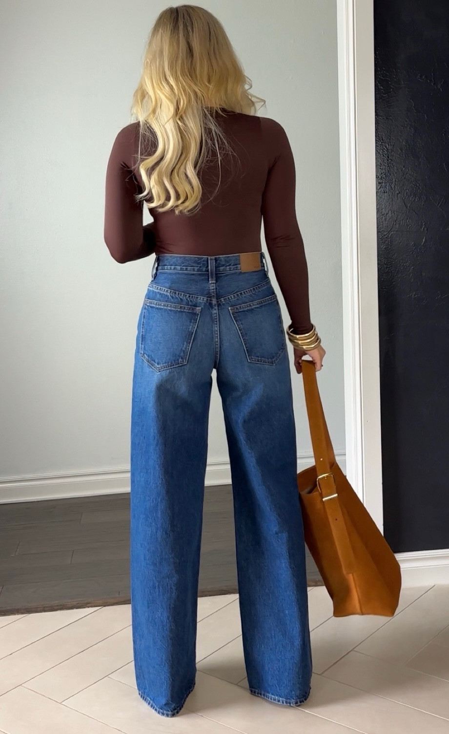 Wide leg jeans
Wide leg denim 
Bucket bag 
Bracelet 
#LTKitbag #LTKfindsunder50