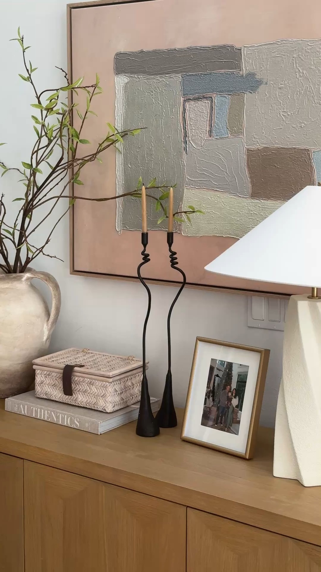 Entryway decor; Amazon home find


#LTKHome #LTKWatchNow #LTKSpringSale