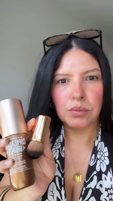 Love this product for when you need a lil glow and you’re on your way out. A little goes a long way.