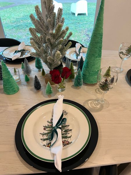 Christmas is here! See details for my table scape 🎄