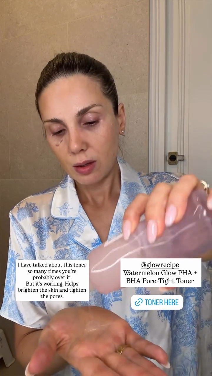 @glowrecipe 
Watermelon Glow PHA + BHA Pore-Tight Toner I have talked about this toner so many times you’re probably over it!
But it’s working! Helps brighten the skin and tighten the pores.