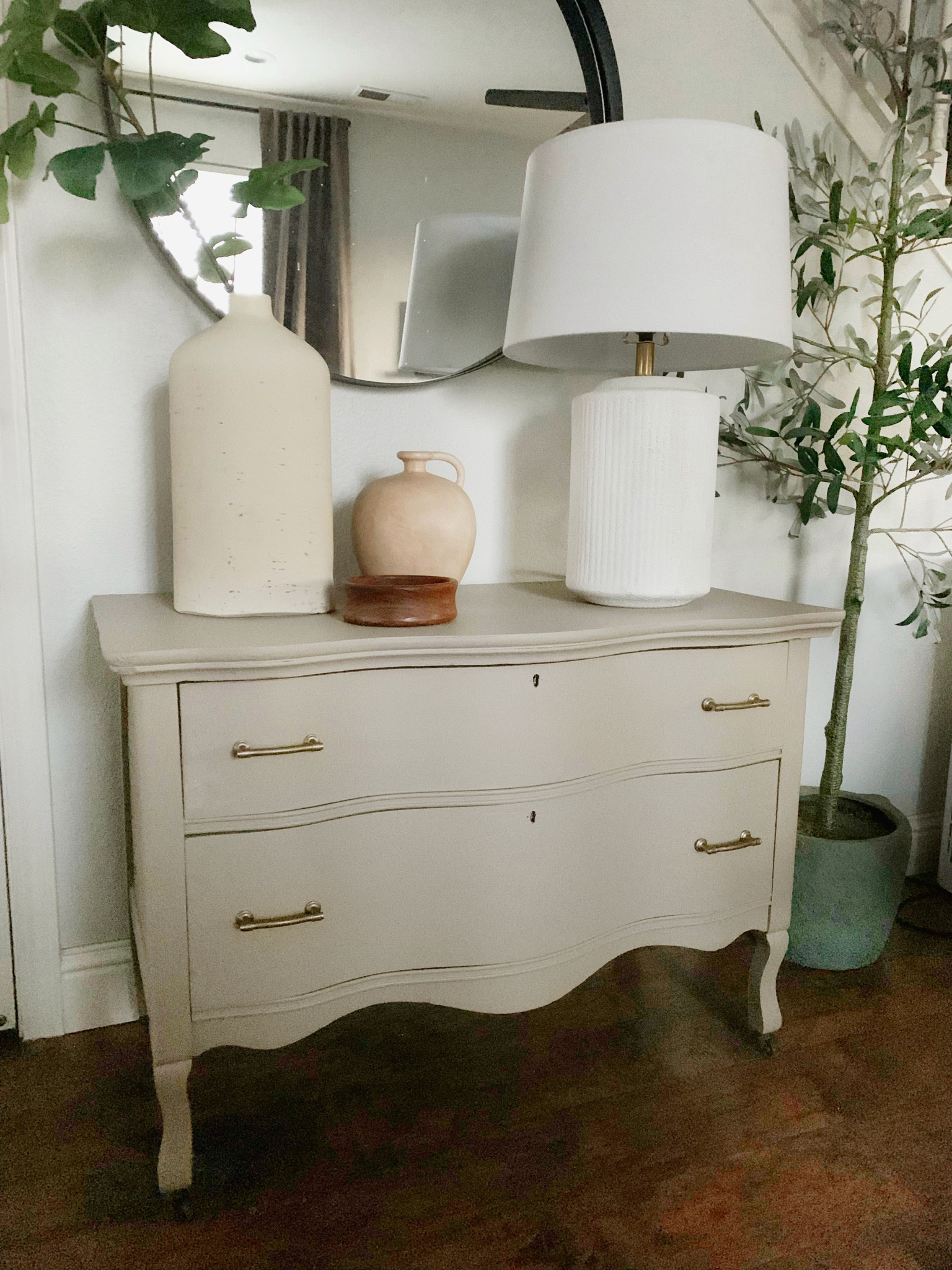 Entry table with a table lamp, vase, olive tree, mirror, and more!

#LTKhome #LTKunder50 #LTKunder100