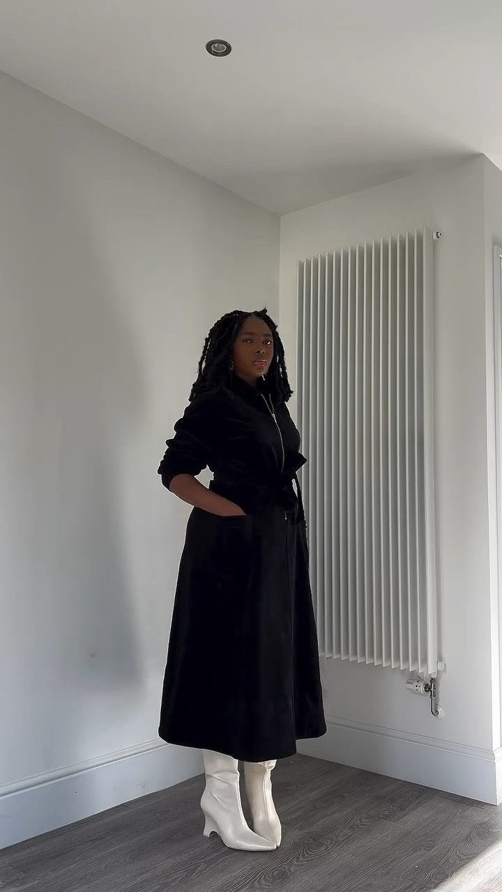 GRWM: turning a black midi corduroy dress into a whole moment 🖤
Because getting ready is half the fun.

 @hushofficial Midi courduroy dress styled with:-

👢 White knee-high boots for that clean, elevated contrast
⌚️ Simple gold jewelry to keep it classy
💄 Soft glam makeup to match the mood
🎈A spritz of perfume because the look isn’t complete without it

❗️Style tip: Let the texture do the talking — corduroy eats without trying.🤌🏾

✨Tell me you’re getting this dress!!!

📌 Save this for the days you want to look polished, make it everyday!
💼 Follow @riadeleye (@riadeleye_ ) for more style tips 🤩
______
#GRWM #mididress #OOTD #StyleInspo #FallFits #elegantwomen 

🔗 Outfit linked in bio.

#hushcreator #inHush
