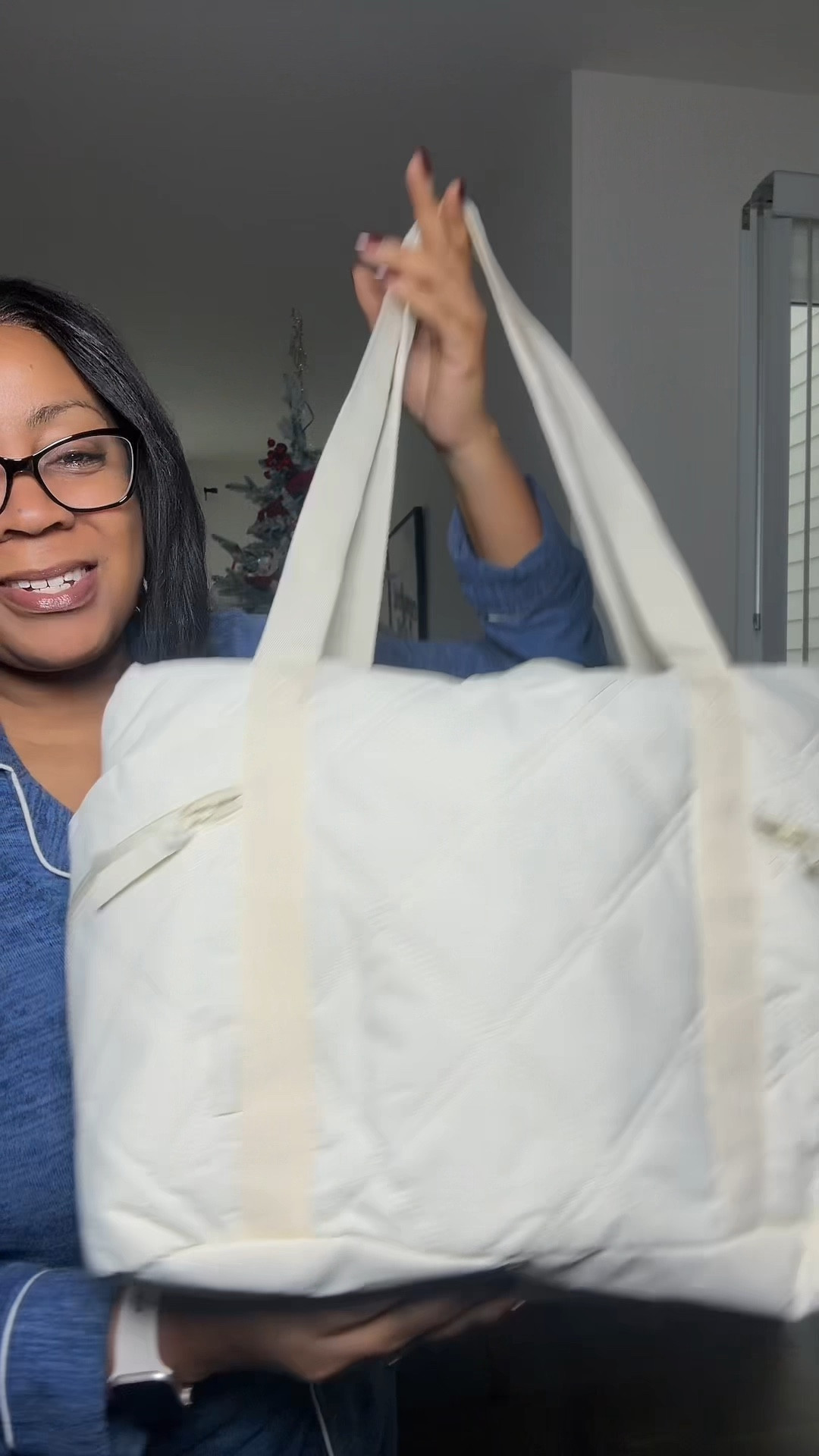 Love this puffer tote bag for everyday use and travel 

Laptop bag. Weekender bag. Travel bag. Travel tote. Teacher bag. Nurse bag. Gym bag 

#LTKWatchNow #LTKTravel #LTKFindsUnder50