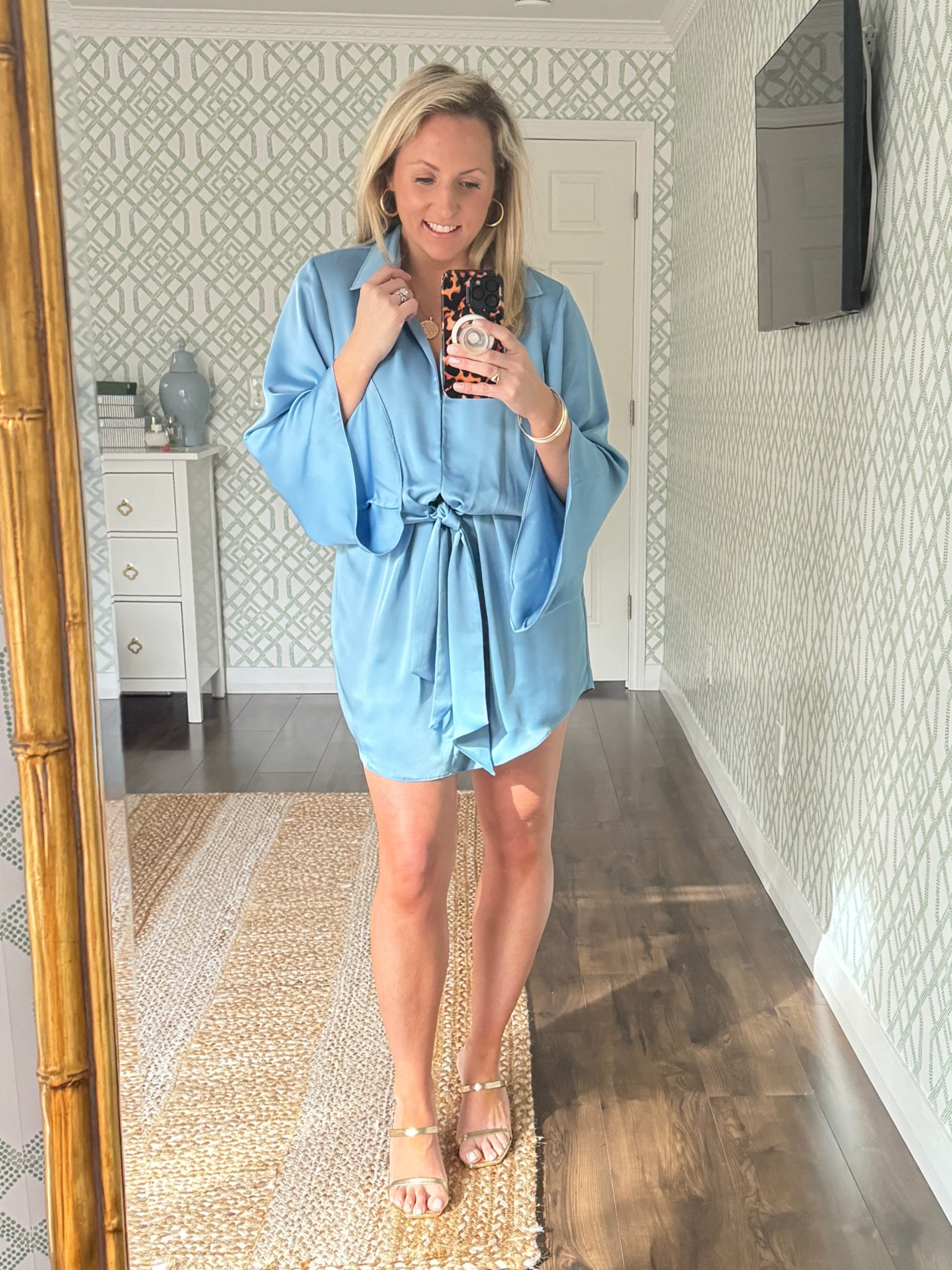 This dress is CLASSIC @ramybrook! So flattering on every shape! It’s generously sized, so take your regular size for a looser fit (see above!) or size down for a more fitted look! 