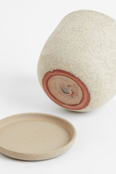 Terracotta plant pot & saucer | H&M (UK, MY, IN, SG, PH, TW, HK)